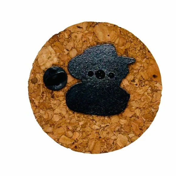 ✨Pin Cartoon Little Yellow Duck Wearing A Hat Metal Brooch Cool Cowboy Hat New✨ - Picture 3 of 5